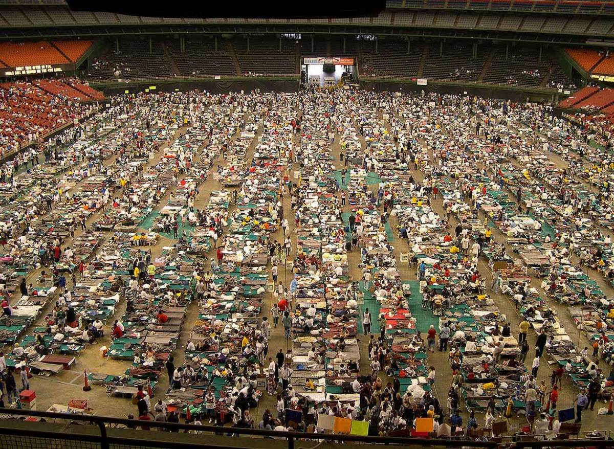 03-2005-residents-inside-Superdome-017057383.jpg
